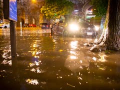 Land unter in Lausanne am 12. Juni 2018. In der Schweiz gab es 2018 Unwetterschäden in der Höhe von rund 200 Millionen Franken. Das ist soviel wie seit 10 Jahren nicht mehr, aber deutlich unter dem jährlichen Durchschnitt seit 1972. (Bild: KEYSTONE/VALENTIN FLAURAUD)