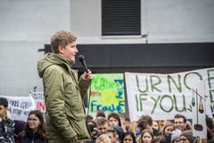 Frauenfeld TG - Klimastreik kommt im Thurgau an. In mehreren Hundert Städten weltweit wird heute gegen den Klimawandel demonstriert. Auch in Frauenfeld haben sich viele Engagierte zusammengetan.