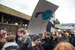 Demonstration gegen den Klimawandel in der Stadt Luzern. (Bild: Dominik Wunderli, Luzern, 15. März 2019)