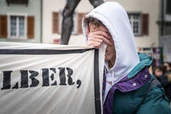 Frauenfeld TG - Klimastreik kommt im Thurgau an. In mehreren Hundert Städten weltweit wird heute gegen den Klimawandel demonstriert. Auch in Frauenfeld haben sich viele Engagierte zusammengetan. Um 14:00 Uhr schliessen weltweit Demonstranten die Augen für eine Minute, sie tuen es den Politiker gleich.