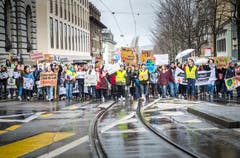 Frauenfeld TG - Klimastreik kommt im Thurgau an. In mehreren Hundert Städten weltweit wird heute gegen den Klimawandel demonstriert. Auch in Frauenfeld haben sich viele Engagierte zusammengetan.