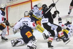 Luganos Maxim Lapierre trifft zum 2:1 für Lugano. (Bild: Alessandro Crinari / Keystone, Lugano, 16. März 2019)