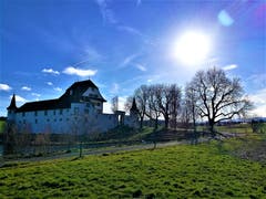 Strahlender Sonnenschein beim Wasserschloss Wyher. (Bild: Urs Gutfleisch, Ettiswil, 16.3.19)
