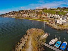 Blick über den Zürichsee bei Schmerikon bei frühlingshaften Temperaturen. (Bild: Renato Maciariello)