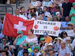 Diese Fans in Indian Wells hatten mit ihrem Transparent nur während der ersten Hälfte des Finals Recht (Bild: KEYSTONE/AP/MARK J. TERRILL)