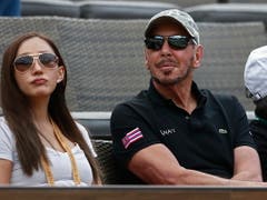 Larry Ellison, Gründer und CEO von Oracle und einer der reichsten Millardäre der Welt, sass als Besitzer des Turniers von Indian Wells auch während des Finals wieder in der 1. Reihe (Bild: KEYSTONE/EPA/LARRY W. SMITH)