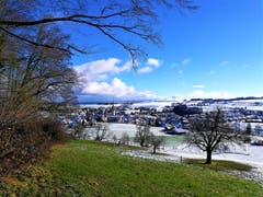 Beromünster in einer teilweisen hauchdünnen Schneedecke. (Bild: Urs Gutfleisch, Beromünster, 18. März 2019)
