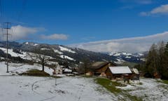 Der Winter ist noch nicht vorbei - spezielle Wolkenstimmung bei Brandholz, Ebnat-Kappel. (Bild: Martin Giger)