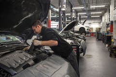 ...38 Autos können hier gleichzeitig repariert werden. (Bild: Dominik Wunderli, Buchrain 19. März 2019)