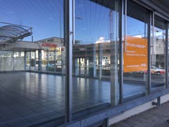 Gähnende Leere herrscht derweil gin der Amag Ebikon – einer der drei aufgegebenen Standorte. (Bild: hor)