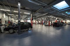 Riesig ist vieles, zum Beispiel die Werkstatthalle... (Bild: Dominik Wunderli, Buchrain 19. März 2019)