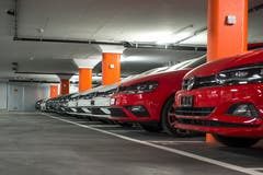 Keine gewöhnliche Tiefgarage: Das ist ein kleiner Teil der jederzeit zugänglichen Occasionsausstellung im Untergeschoss. (Bild: Dominik Wunderli, Buchrain 19. März 2019)