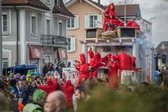 Fasnachtsumzug durch das Dorf Dagmersellen: Auf dem Bild zu sehen ist die Fasnachtsclique Chnutu/Teret mit Spanische Banknotendruckerei in Madrid. (Bild: Pius Amrein, Dagmersellen, 2. März 2019)