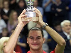 4. Februar 2001: Roger Federer gewinnt in Mailand den ersten von nun 100 Profititeln (Bild: KEYSTONE/EPA ANSA/DAL ZENNARO)