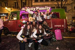 Auch die Kelly Family aus Ebikon ist am Samstagabend in Luzern unterwegs. (Bild: Roger Grütter, Luzern, 2. März 2019)