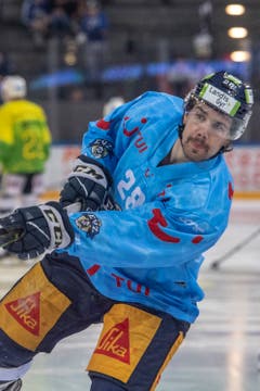 Yannick-Lennart Albrecht wärmt sich vor dem Spiel auf. (Bild: KEYSTONE/Urs Flüeler, 2. März 2019)