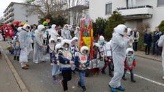 Der Bröggler Fasnachtsumzug: Eine Gruppe Astronauten des Kindergartens Boppartshofweg... (Bilder: David Gadze - 2. März 2019)