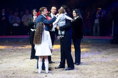 Die Familie Knie während ihrem Auftritt an der Premiere zur 100-Jahre-Jubiläumstournee des Circus Knie in Rapperswil (SG), am Donnerstag, 21. März 2019. (Bild: Keystone/Melanie Duchene)