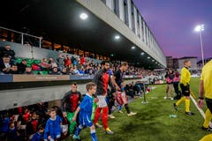 Einmarsch der Spieler ins Stadion Kleinfeld. (Bild: Andy Müller / Freshfocus, Kriens, 22. März 2019)