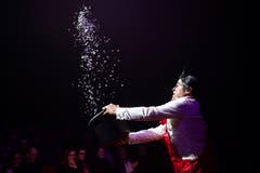 Clown Davis Vassallo während seinem Auftritt an der Premiere zur 100-Jahre-Jubiläumstournee des Circus Knie in Rapperswil (SG), am Donnerstag, 21. März 2019. (Bild: Keystone/Melanie Duchene)