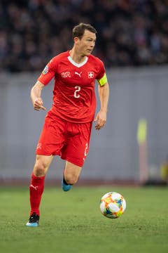 Stephan Lichtsteiner, Note 4.5: Engagierte Leistung des Captains. Seine Leidenschaft ist bemerkenswert. (Bild: KEYSTONE/Ennio Leanza, Tiflis, 23. März 2019)