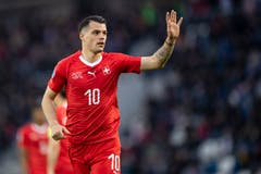 Granit Xhaka, Note 4.5: Hat nur wenig Platz. Könnte daraus aber mehr machen. Ein paar Fehler zu viel. Unnötige gelbe Karte am Ende. (Bild: KEYSTONE/Ennio Leanza, Tiflis, 23. März 2019)