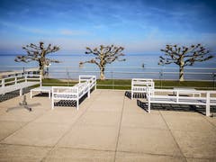 Noch keine Badetemperatur im Bodensee. (Bild: Hans-Jörg Nüesch