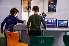 Trotz vielen Fotos ist der Film kurz: Die Schüler erfahren, was es alles braucht, bis ein Trickfilm steht.