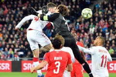 Yann Sommer, Torhüter, Note 5Lange friert er, zum Schluss braucht es aber seine ganze Klasse. Kann bei den Gegentoren jedoch nichts machen.(Bild: Walter Bieri / Keystone, Basel, 26. März 2019)