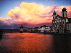 WOW! Abendstimmung in Luzern eingefangen von Leserin Lara Ming.