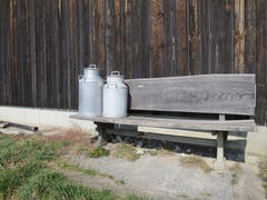 Milchkannen in Adligenswil. (Bild: Regina Sapin, 28. März 2019)