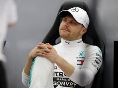 Entspannter Valtteri Bottas: Der Finne gewann das Auftaktrennen in Melbourne. In den Trainings in Bahrain war aber auch Bottas gegen die Ferraris chancenlos (Bild: KEYSTONE/AP/LUCA BRUNO)