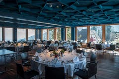 Blick in den blauen Saal mit der «Baldachin»-Decke.