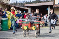 «Gfürchige» Gestalten am Scheesen- und Garettenrennen in Udligenswil (Bild: Philipp Schmidli, 3. März 2019)