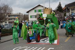 Knallfrösche waren auch in Lütisburg auf der Suche nach der Prinzessin. (Bild: Beat Lanzendorfer, 2. März 2019)