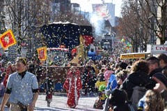 Grosse Fahrzeuge, grosses Publikum, grosses Fest: Auch beim 68. Wiler Fastnachtsumzug war der Besucheraufmarsch gewaltig. Bilder: Nicola Ryser
