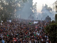 Am Freitag kam es in der Hauptstadt Algier zu Zusammenstossen zwischen der Polizei und Demonstranten. (Bild: KEYSTONE/AP/TOUFIK DOUDOU)