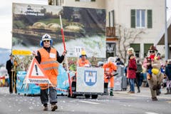 Die Maskengruppe Oberländer Quartierverein mit dem Motto «Beste und attraktivste Gemeinde mit Seestrasse für d Megger». (Bild: Philipp Schmidli, Meggen, 3. März 2019)