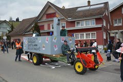 Der Verkehrsverein Lütisburg nahm sich dem Blitzer an, der während Wochen an der Hauptstrasse Richtung Bütschwil stand und die Verkehrsteilnehmer zum korrekten Fahnren anhielt. (Bild: Beat Lanzendorfer, 2. März 2019)