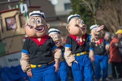 Die «Popeys» der Lozärner Chaoten ziehen ebenfalls durch Horw.(Bild: Pius Amrein, Horw, 3. März 2019)