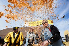 Die Pfyfferzunft Altishofen feiert mit Konfetti. (Bild: Jakob Ineichen, Altishofen, 3. März 2019)
