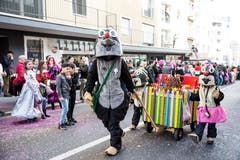 Wilde Fasnächtler beim Umzug in Emmen. (Bild: Manuela Jans-Koch, Emmen, 3. März 2019)
