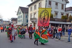 Mit ihrer Spielfreude bereicherten die Lutere Gugger Obertoggenburg den Ebnat-Kappler Umzug wesentlich. (Bild: Peter Jenni, 2. März 2019)