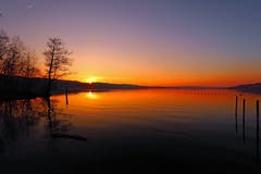 Sonnenuntergang am Sempachersee nach einem prächtigen Tag. (Bild: Marianne Schmid, Sempach, 30. März 2019)