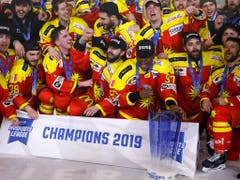«Champions»! Der HC Sierre ist Schweizer Meister in der MSL. Die Finalserie gegen Valais Chablais entschied der Klubs mit 3:2 Siegen für sich. Das letzte Spiel gewann Sierre 4:3 nach Penaltyschiessen (Bild: KEYSTONE/SALVATORE DI NOLFI)