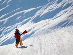 Die Freude am Skifahren in der Schweiz sei zurück, sagen Verantwortliche. Zum Beispiel bei der Hexenabfahrt auf der Belalp VS. (Bild: Keystone/VALENTIN FLAURAUD)