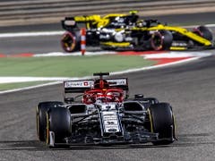 Alfa Romeo holt dank Kimi Räikkönen erneut WM-Punkte. Der Finne wird in Bahrain Siebter und toppt damit den 8. Rang beim Saisonstart in Australien (Bild: KEYSTONE/EPA/SRDJAN SUKI)