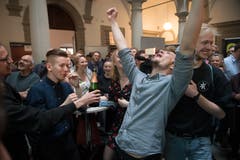 Die Grünen freuen sich über ihr Resultat. (Bild: Boris Bürgisser)