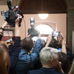 Grosses Medienaufgebot im Luzerner Regierungsgebäude. (Bild: Boris Bürgisser)