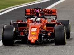 Sebastian Vettel gehört auch im zweiten Saisonrennen zu den Geschlagenen. Der Ferrari-Pilot verliert nach einem Dreher im Zweikampf mit Hamilton auch noch den Frontflügel. Am Ende bleibt ihm nur der 5. Rang (Bild: KEYSTONE/AP AFP POOL/ANDREJ ISAKOVIC)